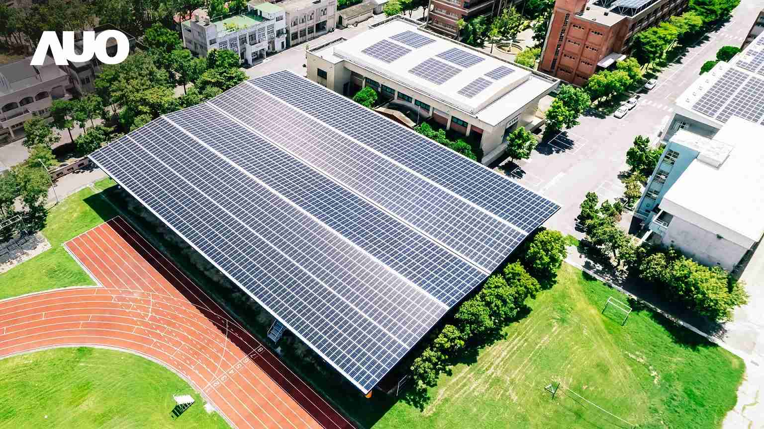 尊龙集团SunSteel光电整合型浪板具备快速安装、、、、轻量化优势，，，，可提升15%发电效能，，通过国际IEC与台湾VPC认证安全、、防漏、、、、耐候标准