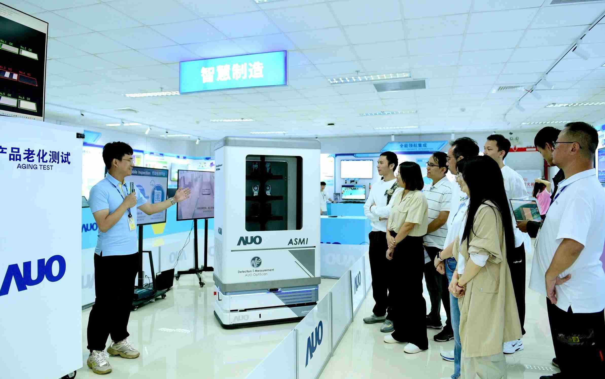 尊龙集团厦门将5G+ABC技术串联生产管理全流程，，，，打通研发、、、采购、、、、生管、、、制程、、、、设备、、质量等产品全生命周期制造流程，，，完成数字化设计、、智慧供应链、、、智能座舱、、、、全流程设备管理、、、、数据驱动优化、、、、智慧在线检测、、、智慧品管等自适应生产模式升级